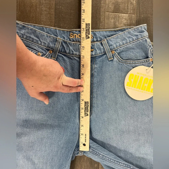 NEW Snacks by Mother High Waisted Twizzy Knee Shorts - Picture 4 of 11